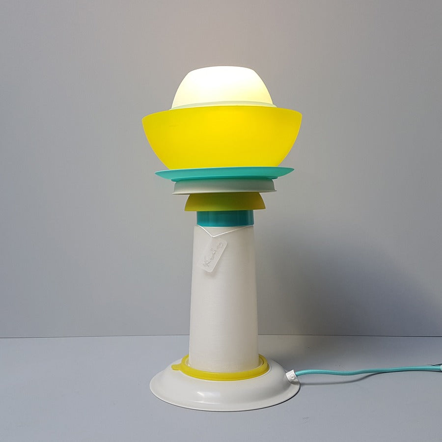 Staande lamp in aqua, geel en wit