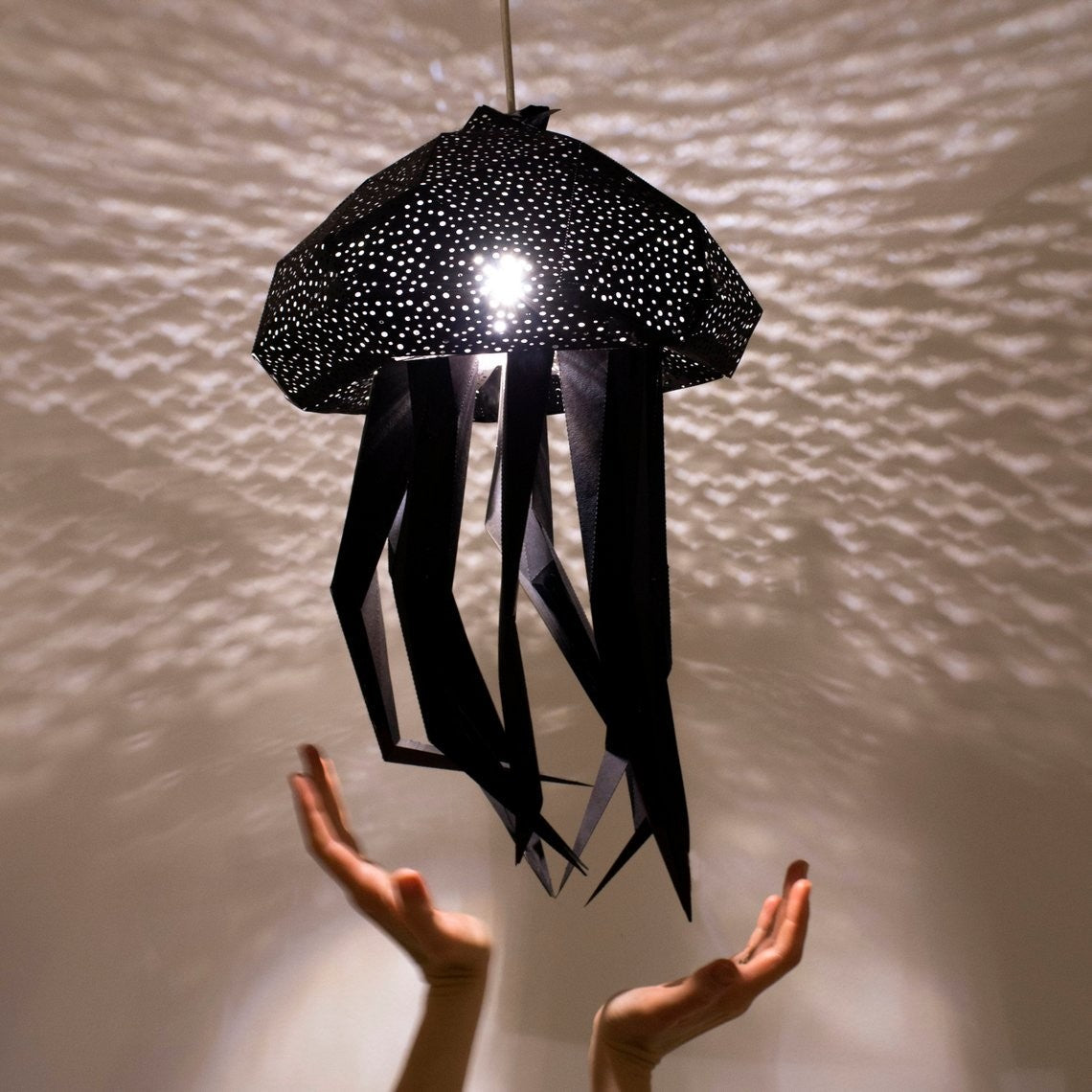 Jellyfish Paper Lantern Zwart
